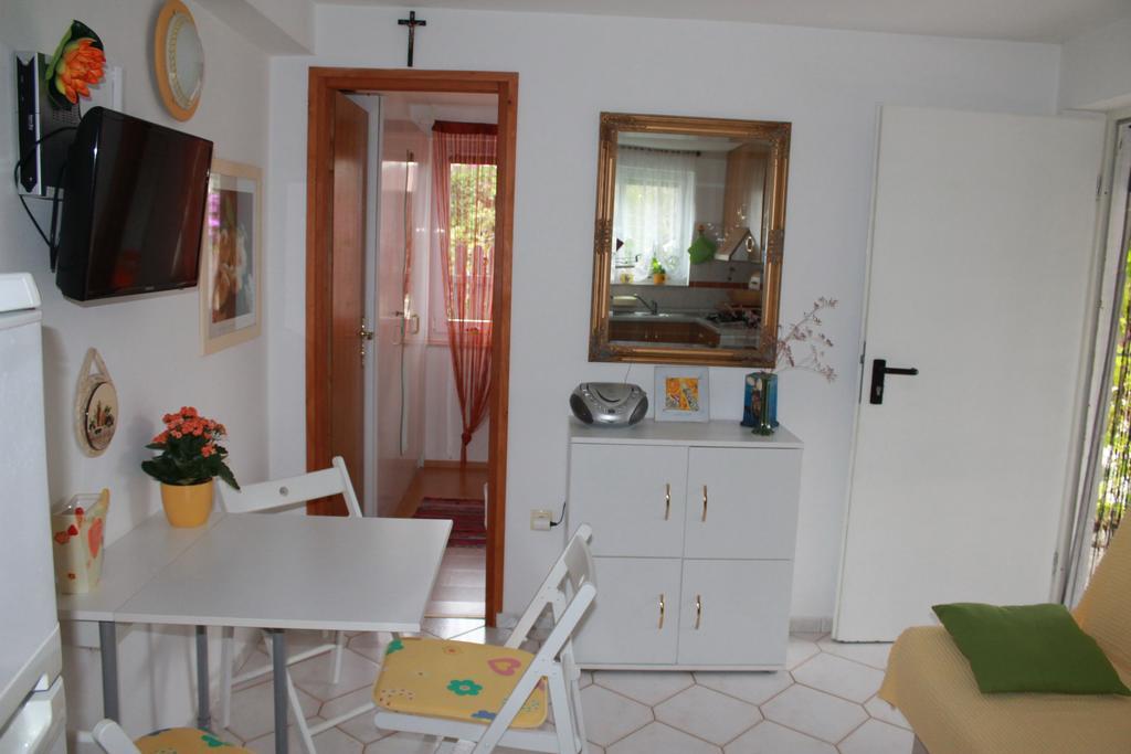 Kiara Sabunike 836