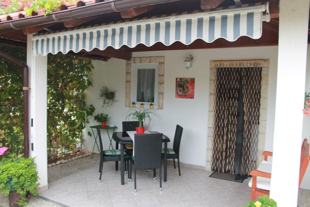 Kiara Sabunike 836